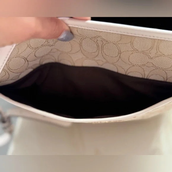 Coach Signature crossbody File Bag - New Without Tags - 13" x 10.5" - Picture 3 of 13